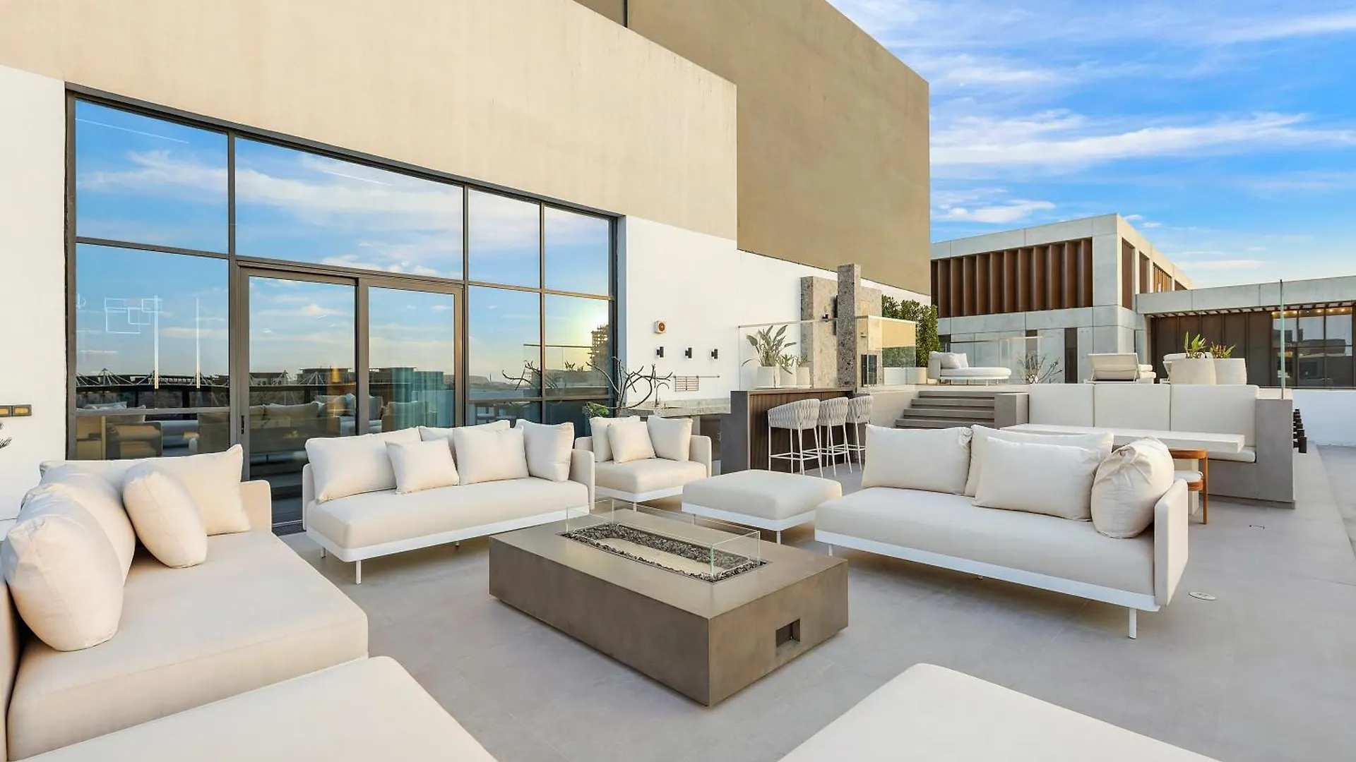 First Class Penthouse Elegance Meets Luxury Dubai United Arab Emirates