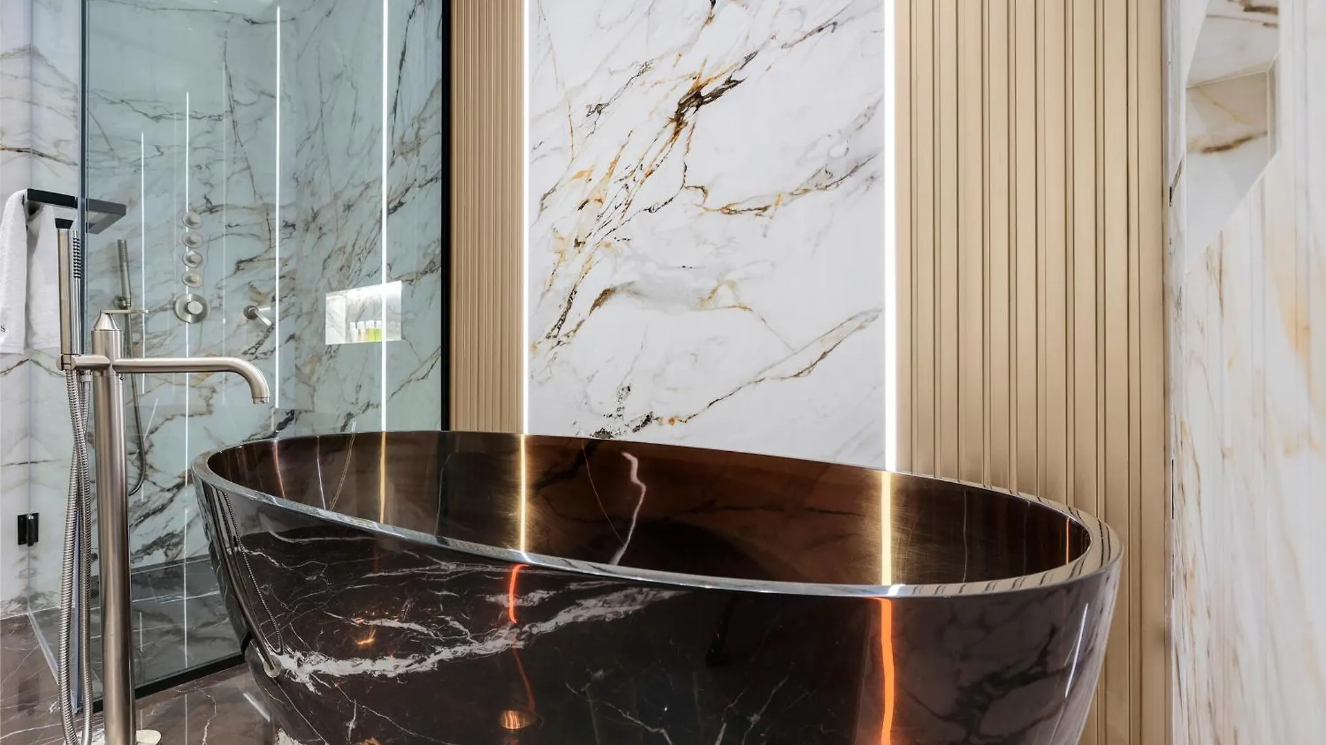 First Class Penthouse Elegance Meets Luxury Dubai Apartment